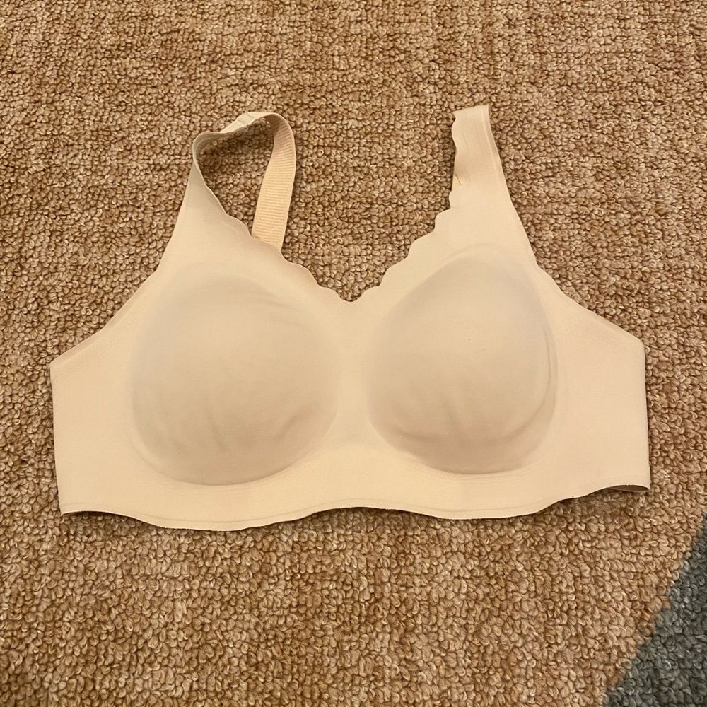 Comfelie Airlite Breathable Seamless Wireless Bra Medium Nude Scalloped Molded - Picture 1 of 7